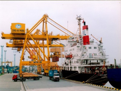 Nhiều DN và Hiệp hội đã đến tham dự cuộc họp bàn thảo về việc thu phí cảng biển của Hải Phòng. Ảnh: H.Dịu