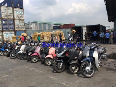 Số hàng lậu được khui ra từ 2 container hàng trung chuyển