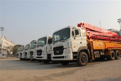 Ô tô nguyên chiếc nhập khẩu và nhiều mặt hàng có thuế suất lớn có kim ngạch tăng cao, nhưng chưa thể bù đắp được vào các khoản hụt thu và chỉ tiêu thu tăng mạnh của Hải quan Hải Phòng. Ảnh: T.Bình.