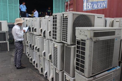 Hàng cấm NK được Cục Hải TP.HCM phát hiện trong lô hàng quá cảnh tại cảng Cát Lái đầu năm 2017. Ảnh: T.H