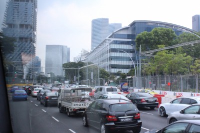 Chính phủ Singapore sẽ cắt giảm tỷ lệ gia tăng lượng xe ô tô và mô tô đăng ký mới từ tháng 2/2018.                                                                                   Ảnh: Tiến Mạnh