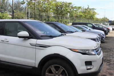 Ô tô nhập khẩu tồn đọng tại cảng VICT TP.HCM. Ảnh: Thu Hòa