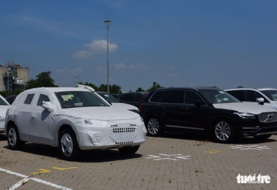 Sau 1.054 chiếc Honda, xe sang bắt đầu đổ về cảng TP.HCM