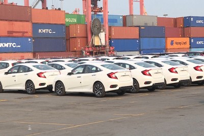 Cận Tết, ô tô nhập khẩu tăng mạnh trở lại