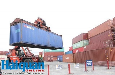 Hàng hóa XNK tại cảng Nam Hải Đình Vũ, Hải Phòng. Ảnh: Thái Bình​​​