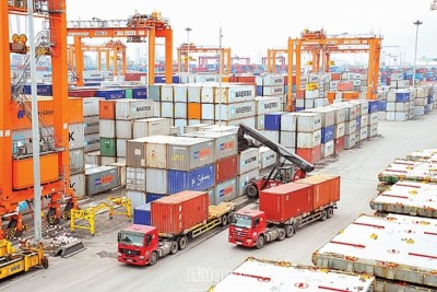 Trong dự thảo Biểu thuế XK, Biểu thuế NK ưu đãi đặc biệt để thực hiện Hiệp định CPTPP, việc cắt giảm thuế NK được chia thành 3 nhóm. 1 là nhóm xóa bỏ thuế nhập khẩu ngay khi Hiệp định có hiệu lực. 2 là nhóm xóa bỏ thuế nhập khẩu theo lộ trình. 3 là nhóm á