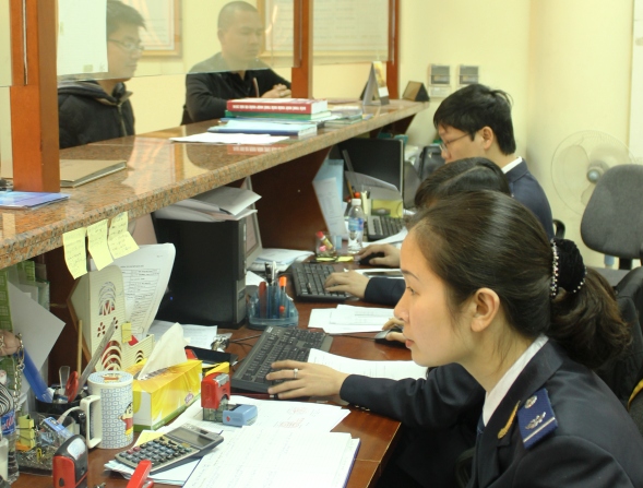 Hoạt động nghiệp vụ tại Chi cục Hải quan cửa khẩu quốc tế Móng Cái, Cục Hải quan Quảng Ninh. Ảnnh: T.Trang.