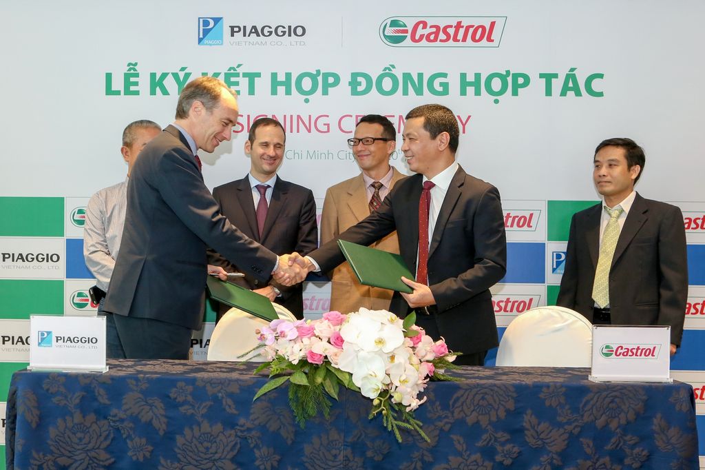 Tập đoàn Piaggio và hãng Castrol đạt thỏa thuận toàn cầu về cung cấp dầu nhớt