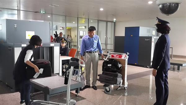 Hành khách XNC tại sân bay quốc tế Nội Bài. Ảnh: N.Linh