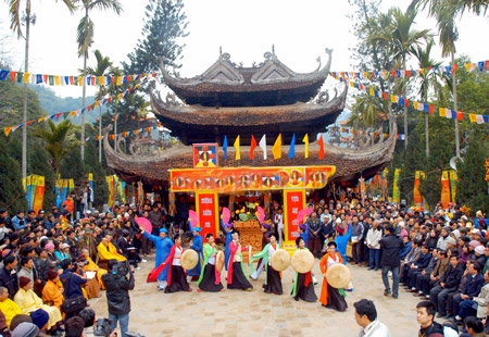 dự kiến lễ hội năm nay sẽ đón khoảng Dự kiến lễ hội Chùa Hương năm nay đón khoảng1,5 triệu lượt khách đến tham gia.